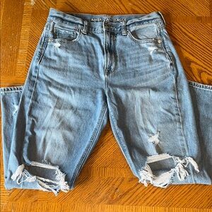 American Eagle 1081 Ripped Mom Jeans SZ 4 Short